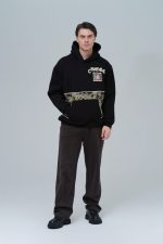 Мъжки суитшърт с щампа  и артистичен дизайн - черно - Image 3