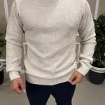 Мъжки бежов пуловер с обло деколте-Елегантен и удобен избор