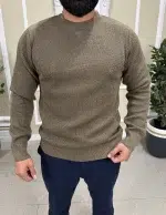 Мъжки тъмно бежов пуловер с обло деколте-Елегантен и удобен избор - Image 2